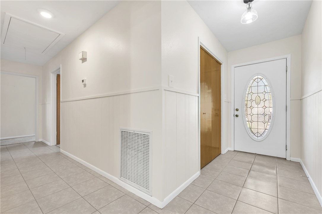 3716 Tanglewood Drive Bryan, TX 77802 - Photo 5 of 25 an empty room with windows and closet