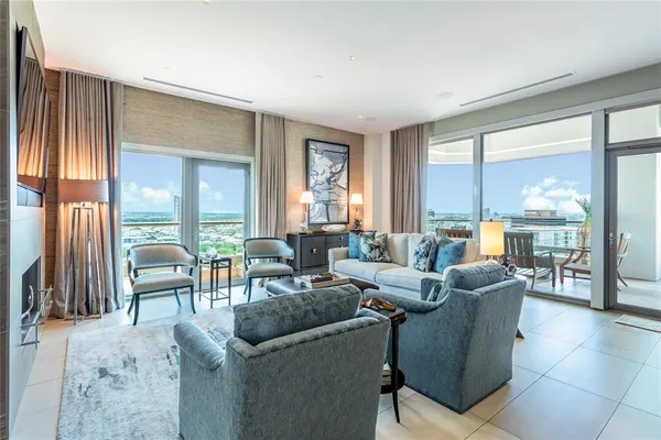 $2,395,000 | 2300 Wolf Street, Unit 14C, Dallas, TX 75201