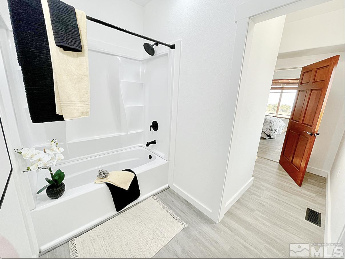 4280 Rocky Road Reno, NV 89521 - Photo 21 of 40 a bathroom with a tub sink and mirror