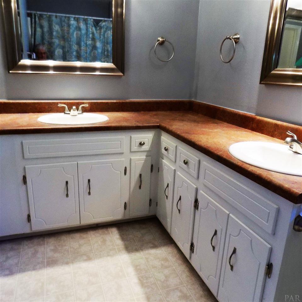 1295 Conference Road Cantonment, FL 32533 - Photo 12 of 36 Gallery Image 12