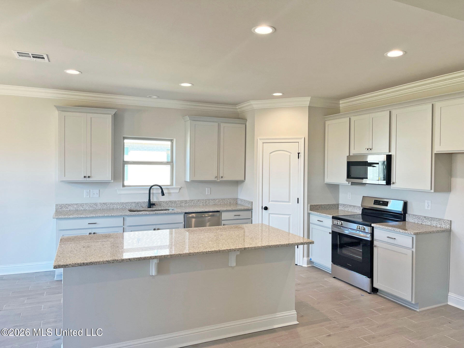 12161 Walker Road Ocean Springs, MS 39564 - Photo 3 of 18 de9a18e0-8cdf-4919-ac8f-a63023503f44