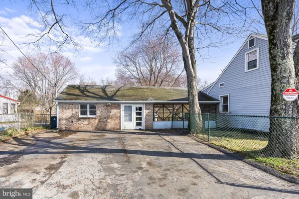 a front view of house with yard the outdoor seating