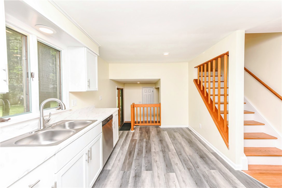 46 Crystal Spring Lane Perinton, NY 14450 - Photo 4 of 28