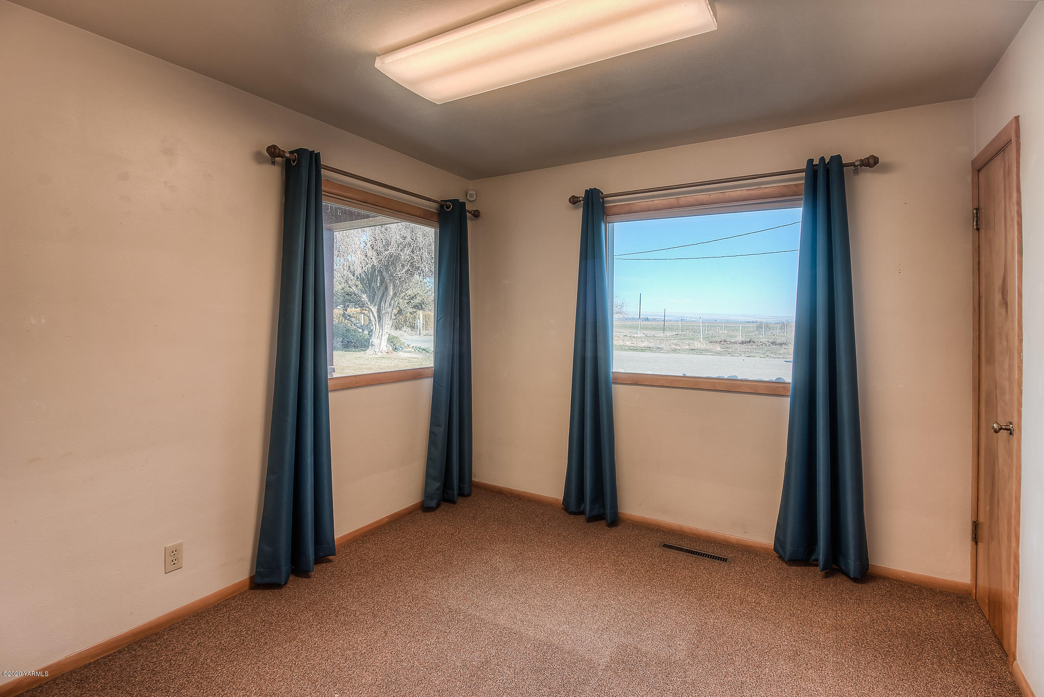 4970 Hudson Road Outlook, WA 98938 - Photo 20 of 38 a view of an empty room with a window