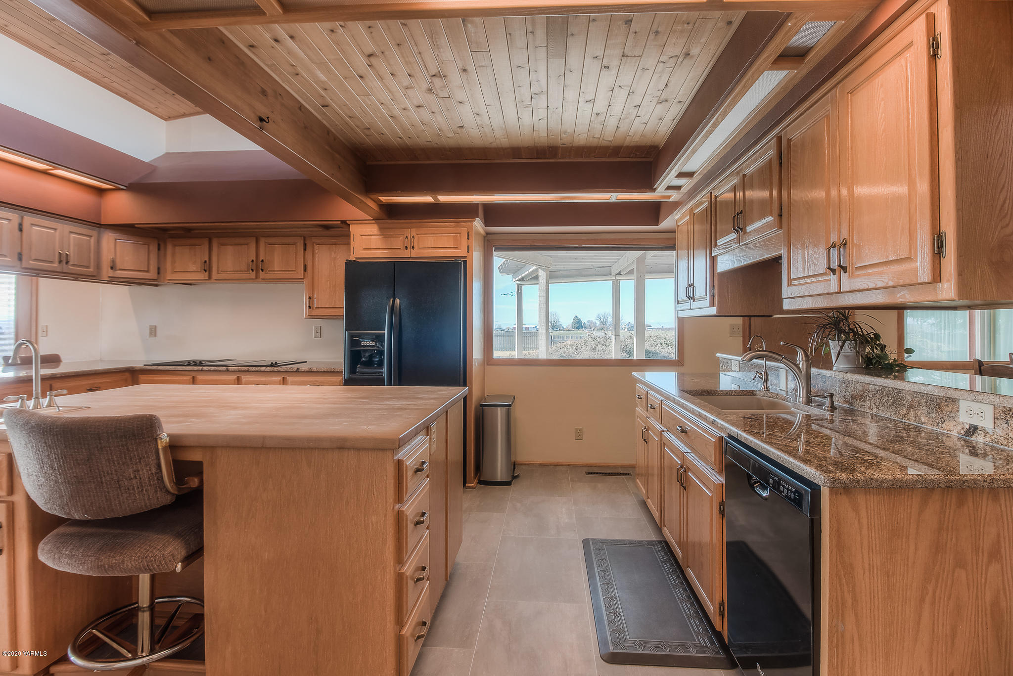 4970 Hudson Road Outlook, WA 98938 - Photo 7 of 38 a kitchen with a stove and a refrigerator