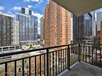 $475,000 | 21 West Chestnut Street, Unit 901, Chicago, IL 60610