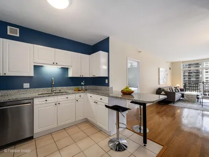 $475,000 | 21 West Chestnut Street, Unit 901, Chicago, IL 60610