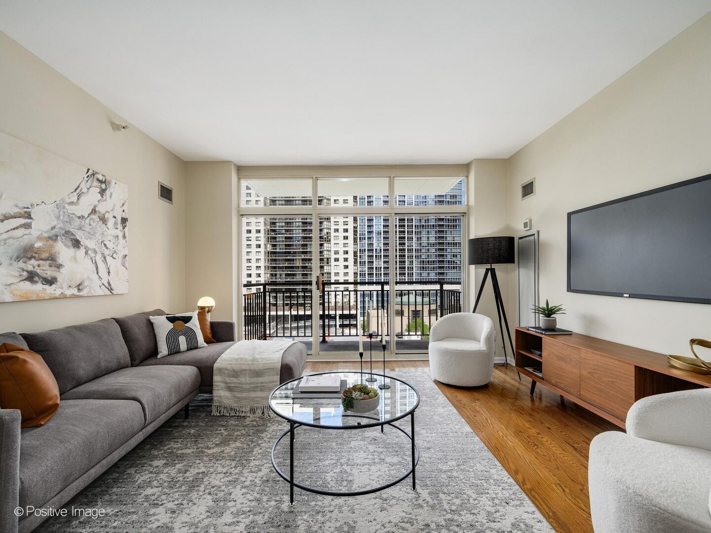 21 West Chestnut Street, Unit 901 Chicago, IL 60610 - Photo 7 of 29 a living room with furniture and a flat screen tv