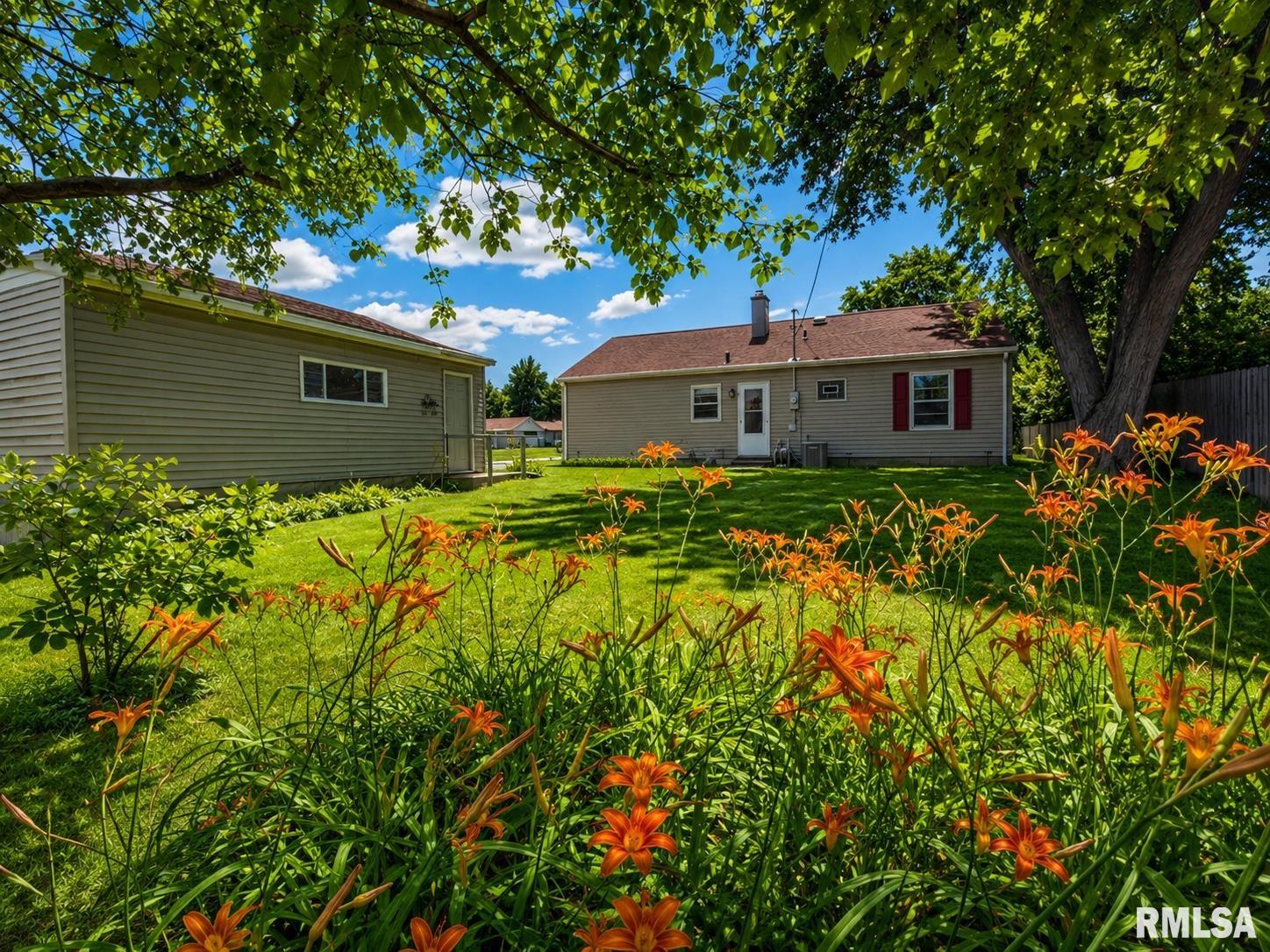 623 West Shoshone Road Peoria, IL 61614 - Photo 3 of 26