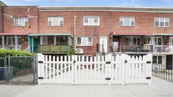 $829,000 | 3343 Mickle Avenue | Baychester
