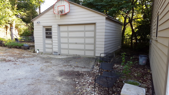 829 North Bennett Street Geneva, IL 60134 - Photo 19 of 20 a backyard of a house