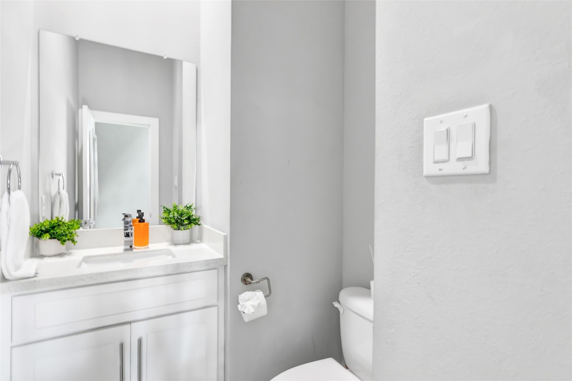 1310 Roberts Street Houston, TX 77003 - Photo 20 of 30 a bathroom with a sink mirror vanity and toilet