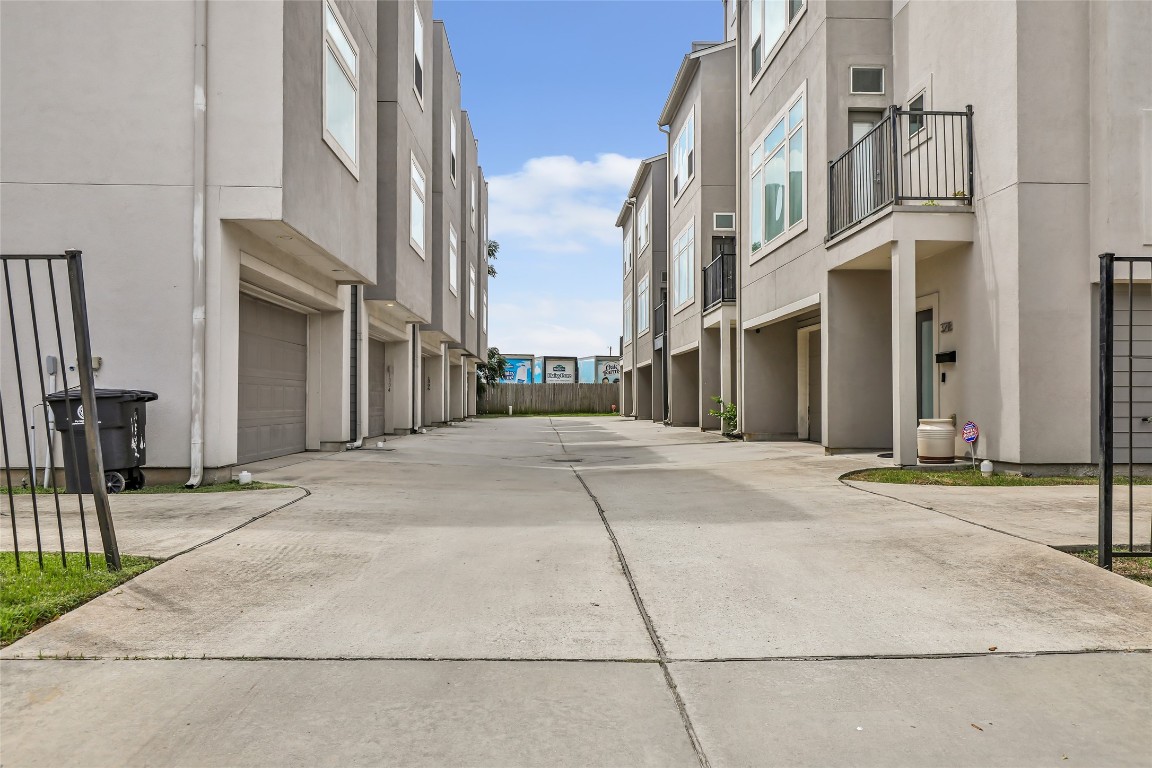 1310 Roberts Street Houston, TX 77003 - Photo 27 of 30 a view of a building with a street