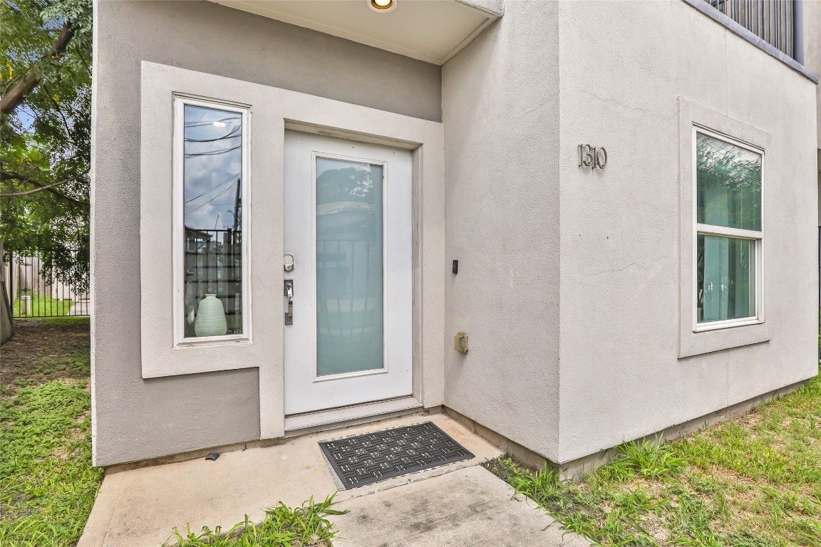 1310 Roberts Street Houston, TX 77003 - Photo 29 of 30 a view of an entryway of the house