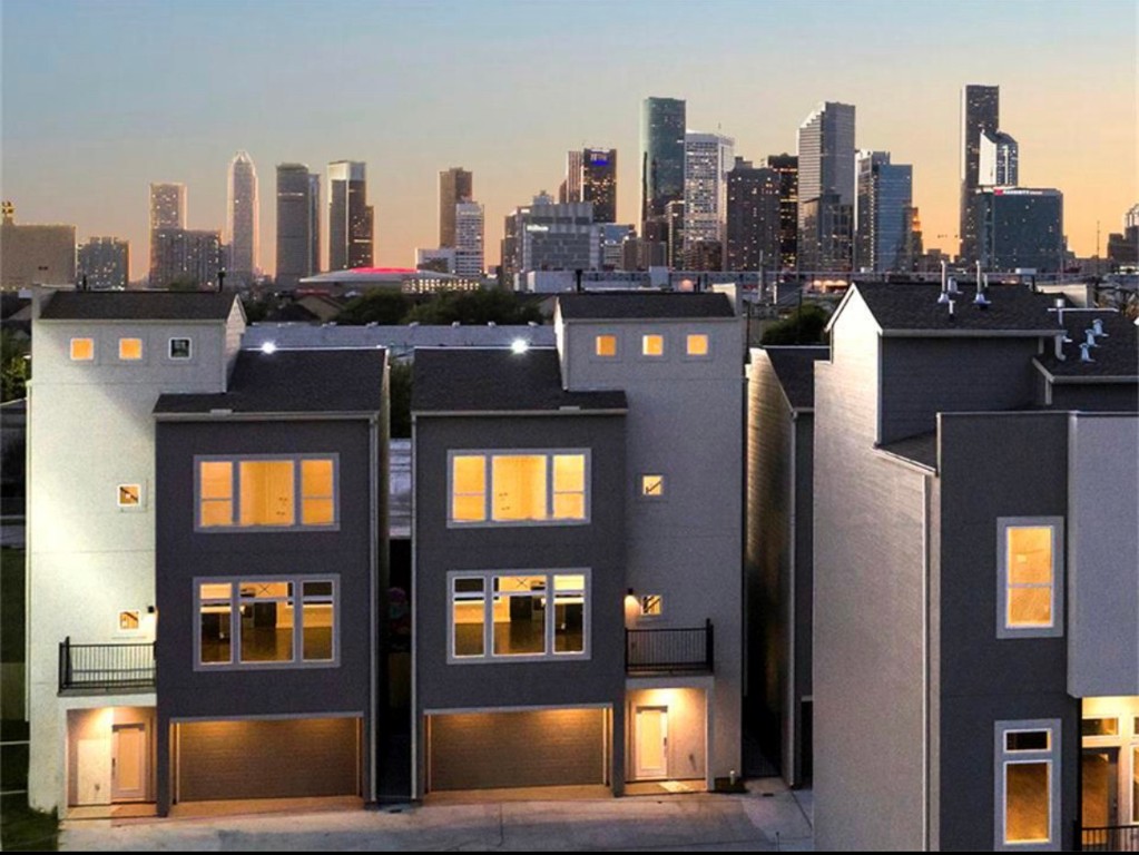 1310 Roberts Street Houston, TX 77003 - Photo 30 of 30 a view of a city with tall buildings