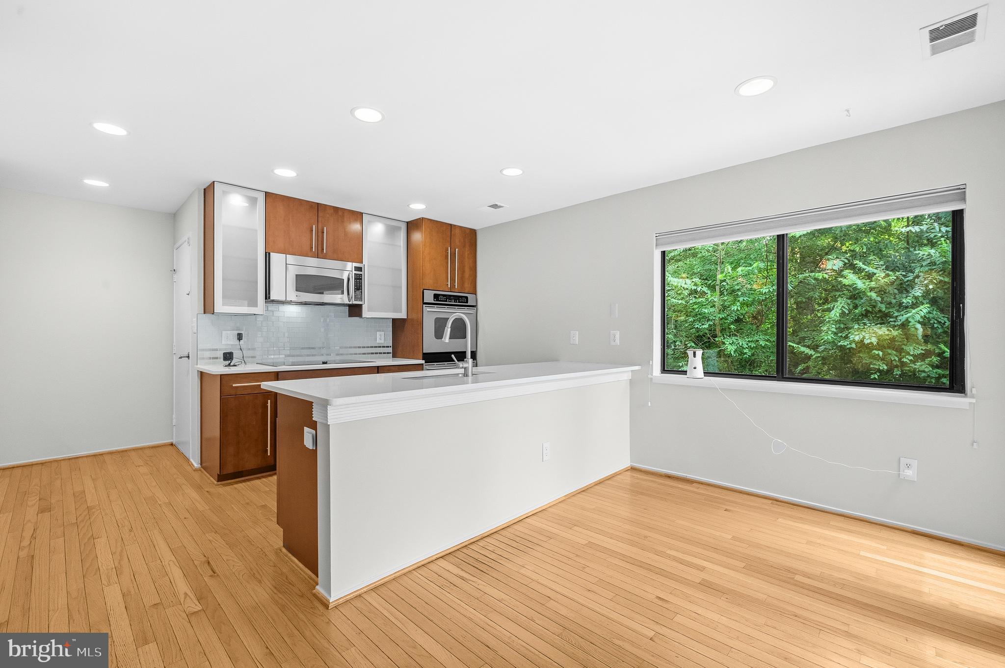 2105 South Bay Lane Reston, VA 20191 - Photo 7 of 71
