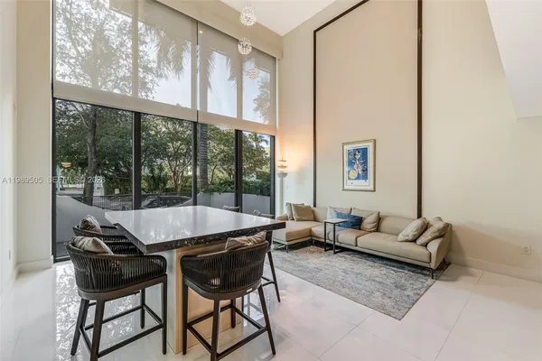 $5,900 | 6000 Collins Avenue, Unit 112, Miami Beach, FL 33140