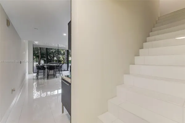 $5,900 | 6000 Collins Avenue, Unit 112, Miami Beach, FL 33140