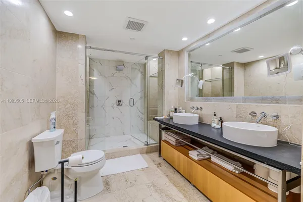 $5,900 | 6000 Collins Avenue, Unit 112, Miami Beach, FL 33140