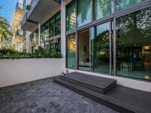 $5,900 | 6000 Collins Avenue, Unit 112, Miami Beach, FL 33140