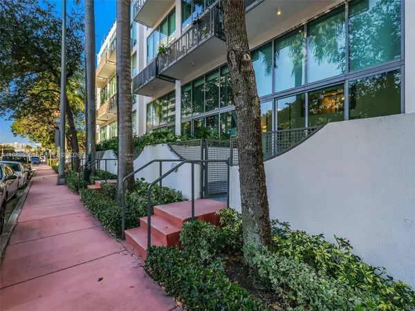 $5,900 | 6000 Collins Avenue, Unit 112, Miami Beach, FL 33140