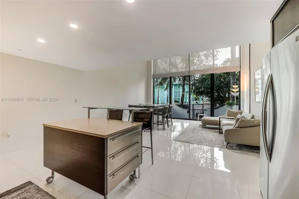 $5,900 | 6000 Collins Avenue, Unit 112, Miami Beach, FL 33140