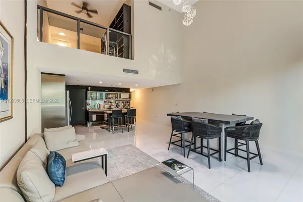 $5,900 | 6000 Collins Avenue, Unit 112, Miami Beach, FL 33140