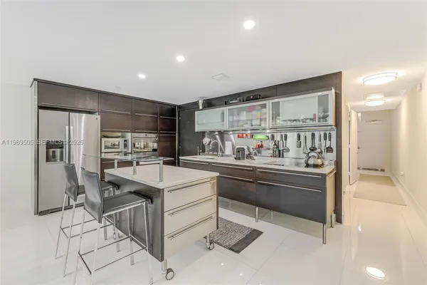 $5,900 | 6000 Collins Avenue, Unit 112, Miami Beach, FL 33140