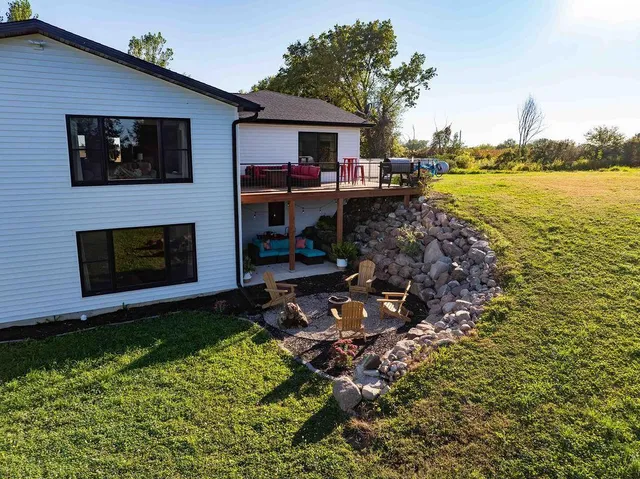 $599,900 | 3271 425th Avenue, Janesville, MN 56048