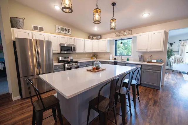 $599,900 | 3271 425th Avenue, Janesville, MN 56048