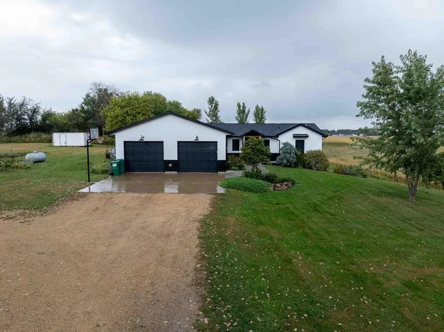 $599,900 | 3271 425th Avenue, Janesville, MN 56048