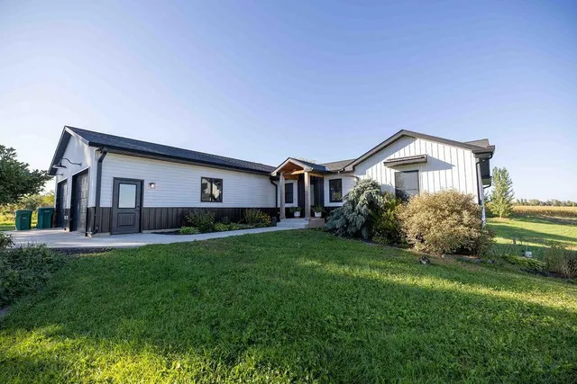 $599,900 | 3271 425th Avenue, Janesville, MN 56048