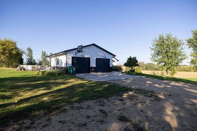 $599,900 | 3271 425th Avenue, Janesville, MN 56048