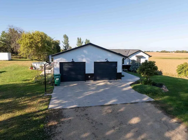 $599,900 | 3271 425th Avenue, Janesville, MN 56048