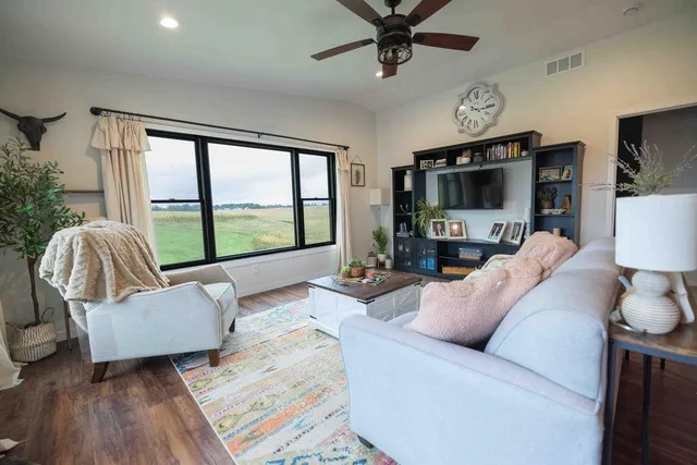 $599,900 | 3271 425th Avenue, Janesville, MN 56048