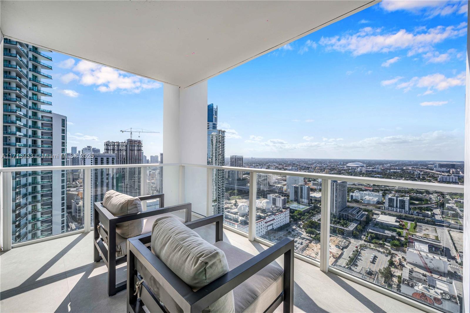 1040 Biscayne Boulevard, Unit LPH4407 Miami, FL 33132 - Photo 33 of 66 Private terrace in primary