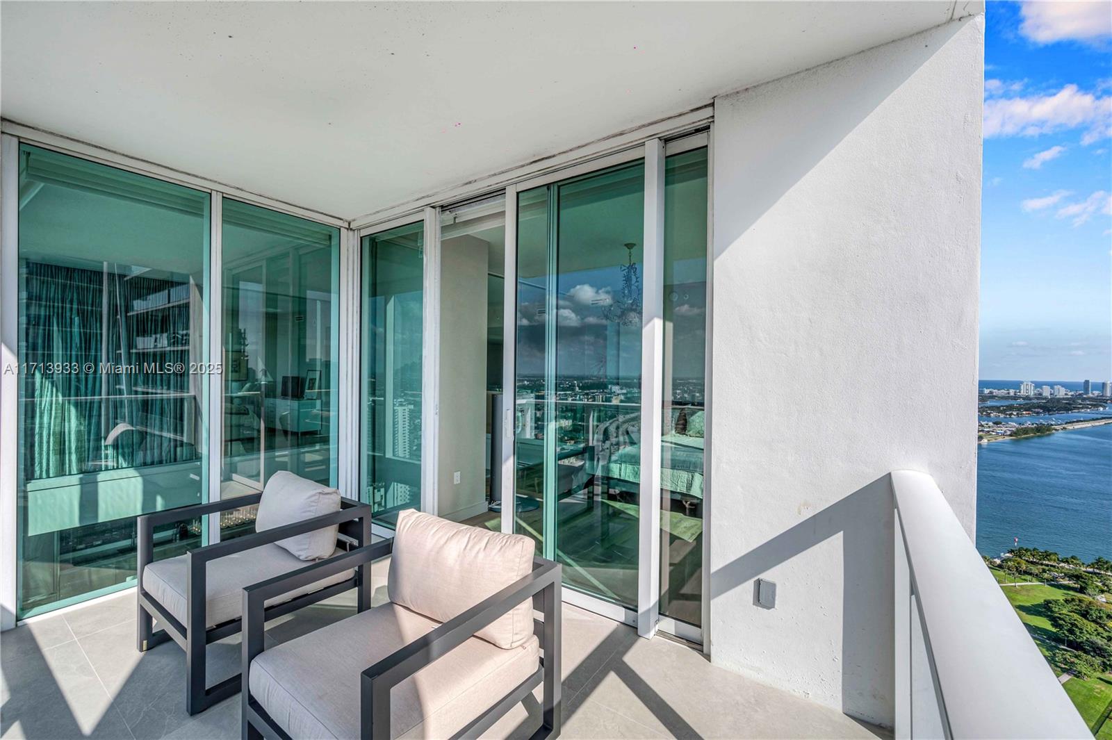 1040 Biscayne Boulevard, Unit LPH4407 Miami, FL 33132 - Photo 34 of 66 Private terrace primary