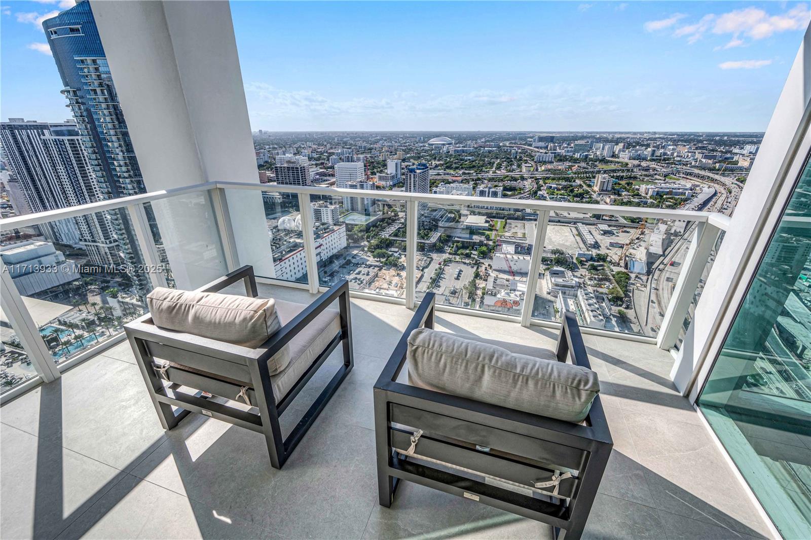 1040 Biscayne Boulevard, Unit LPH4407 Miami, FL 33132 - Photo 35 of 66 Private terrace primary