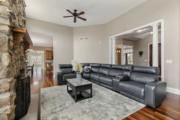 $734,777 | 1211 Coyote Trail, Hampshire, IL 60140
