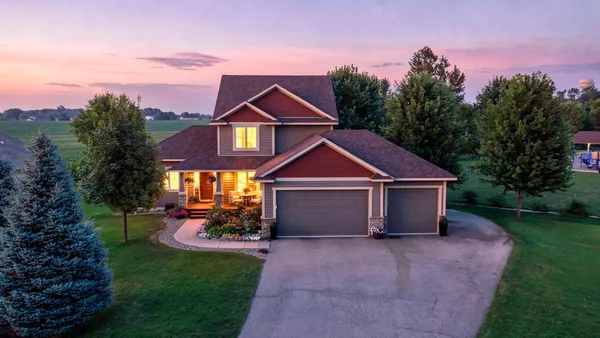 $539,900 | 900 Heritage Trail Northeast, New Prague, MN 56071