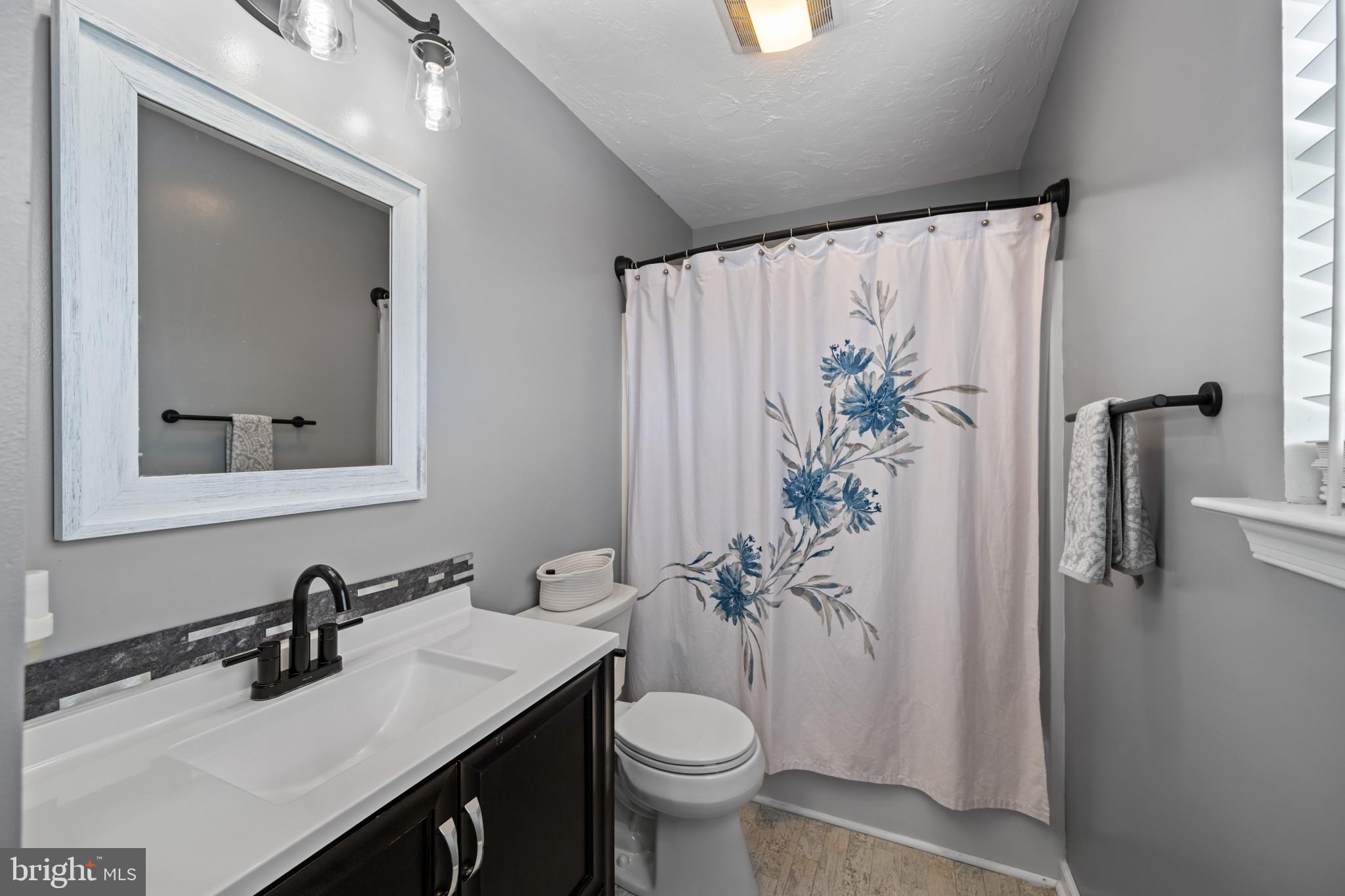 239 Race Horse Road Hanover, PA 17331 - Photo 22 of 30 Full bathroom