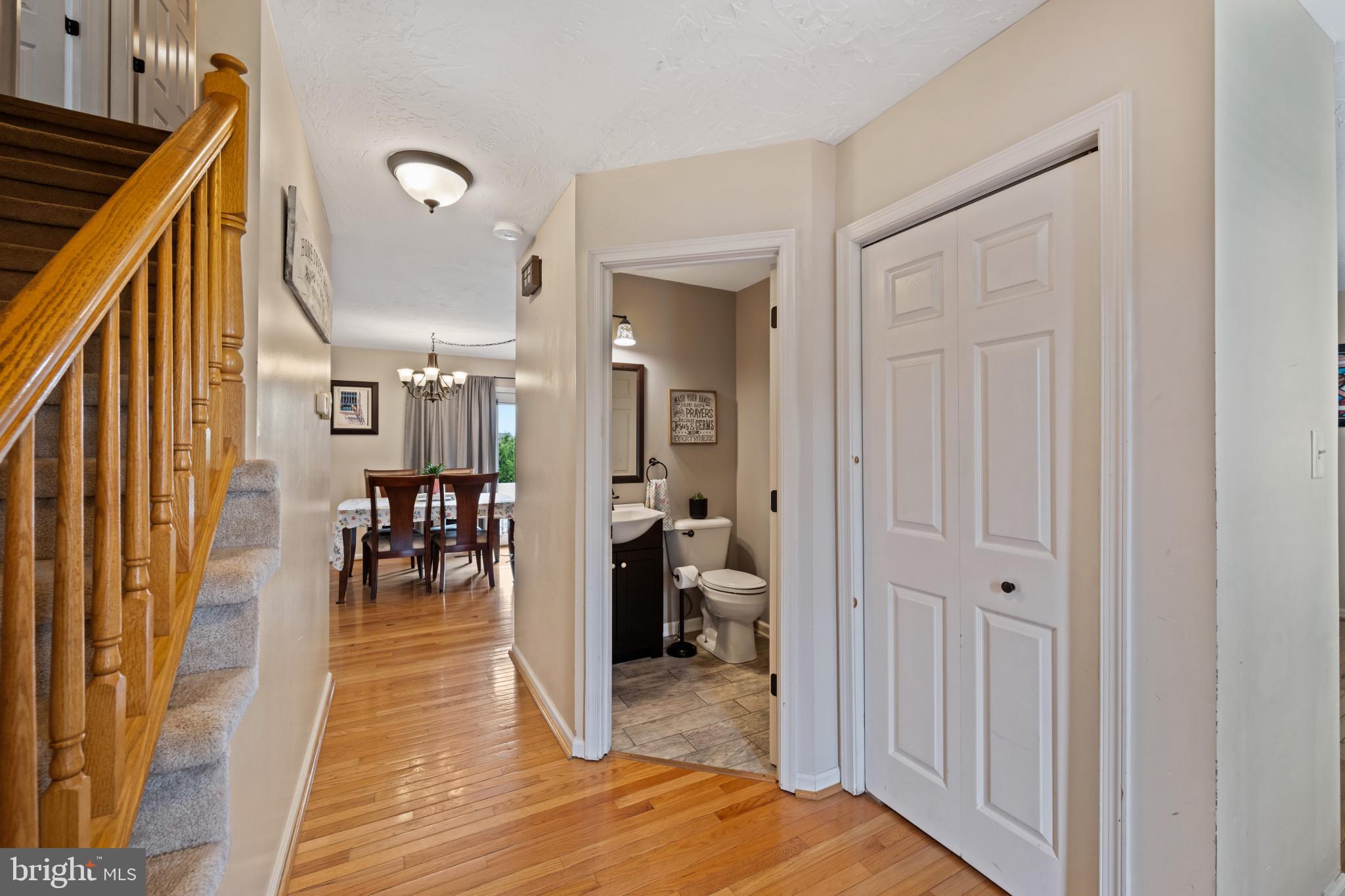 239 Race Horse Road Hanover, PA 17331 - Photo 4 of 30 Foyer