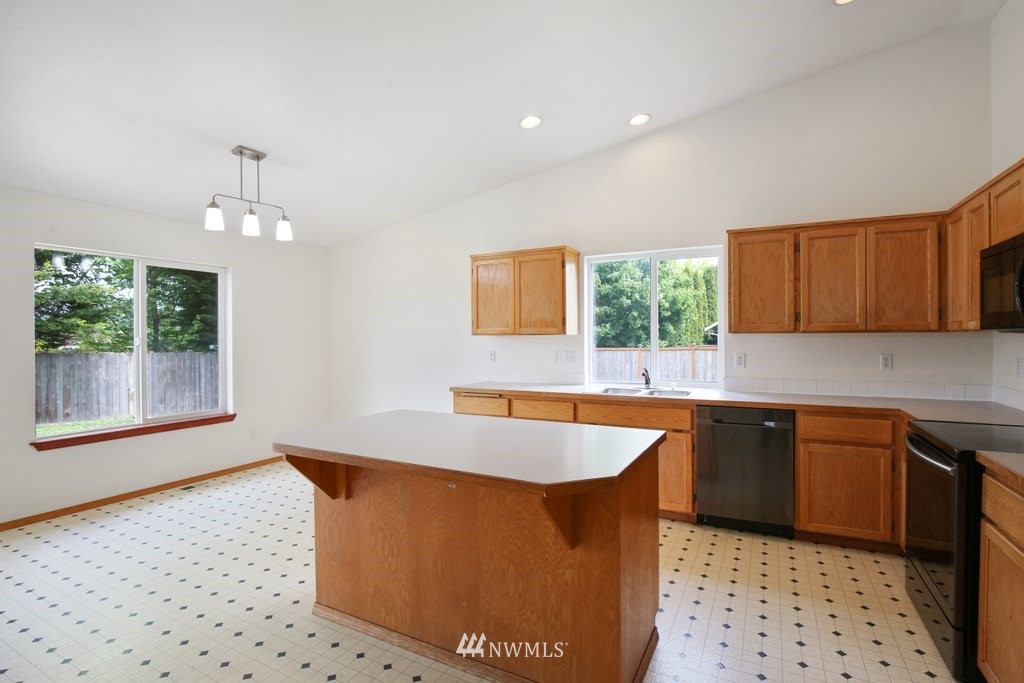 6724 Parker Road East Sumner, WA 98390 - Photo 12 of 38 Gallery Image 12