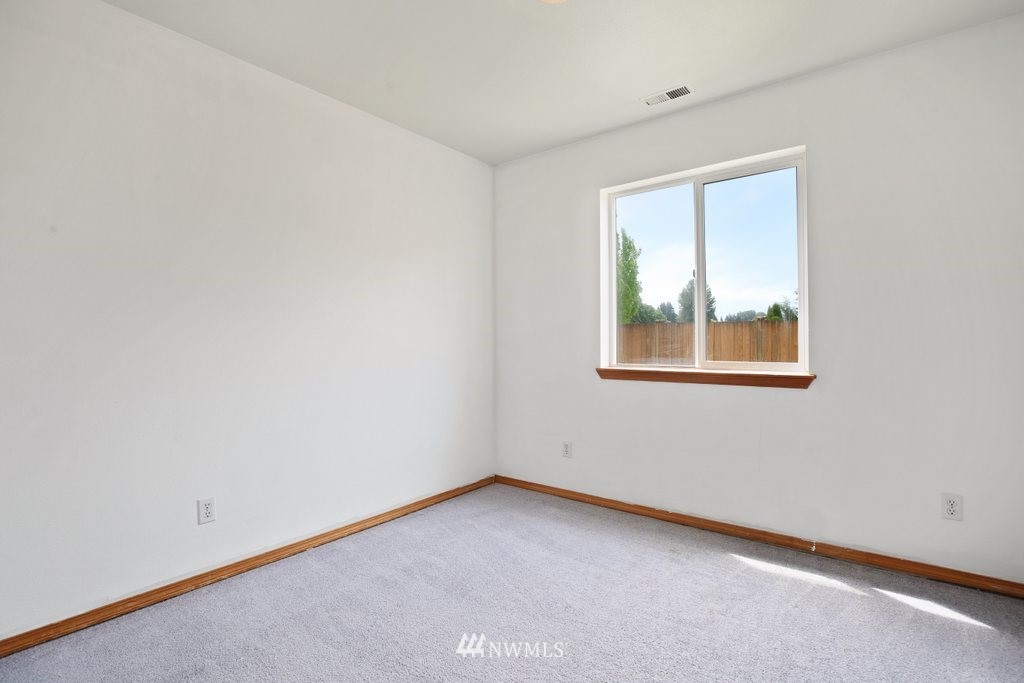 6724 Parker Road East Sumner, WA 98390 - Photo 25 of 38 Gallery Image 25