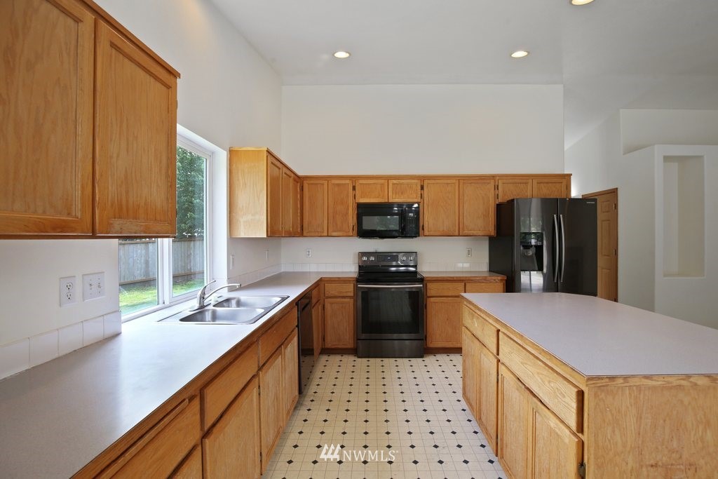 6724 Parker Road East Sumner, WA 98390 - Photo 9 of 38 Gallery Image 9
