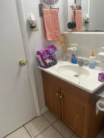 $1,195 | 2020 Continental Avenue, Unit 221, Tallahassee, FL 32304