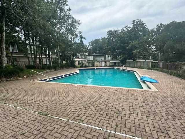 $1,195 | 2020 Continental Avenue, Unit 221, Tallahassee, FL 32304