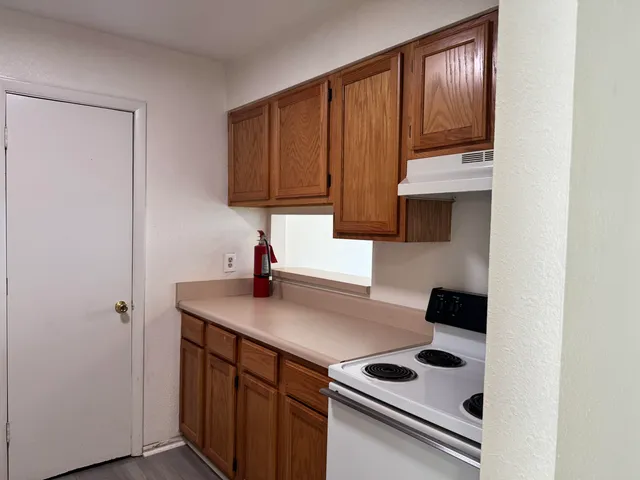 $1,195 | 2020 Continental Avenue, Unit 221, Tallahassee, FL 32304
