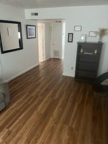 $1,195 | 2020 Continental Avenue, Unit 221, Tallahassee, FL 32304