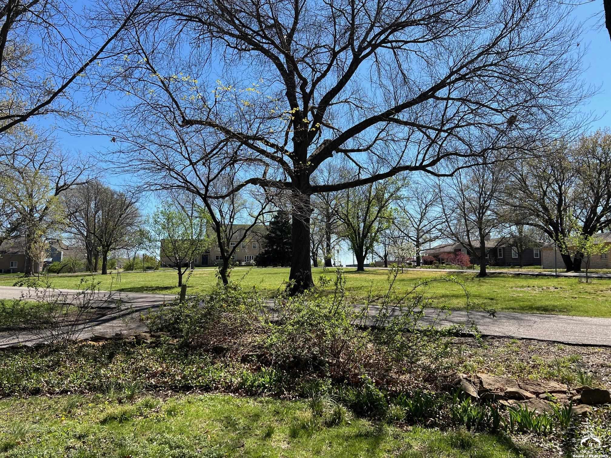 3 Westwood Road Lawrence, KS 66044 - Photo 11 of 94